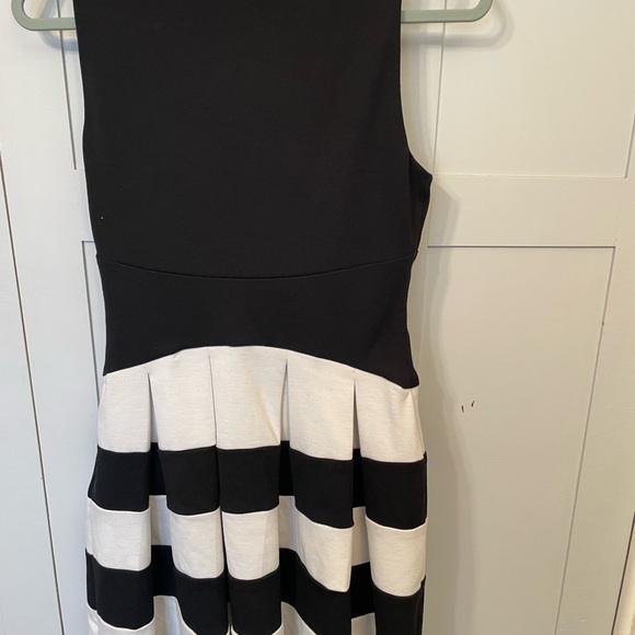 Elle Monochrome Checkered Midi Dress - Picture 4 of 6